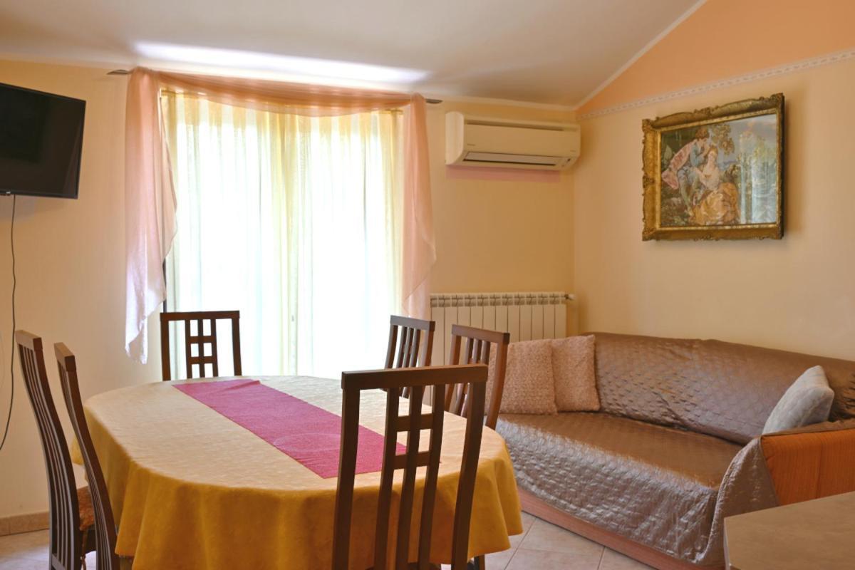 Apartments Ruza อูมัค ภายนอก รูปภาพ